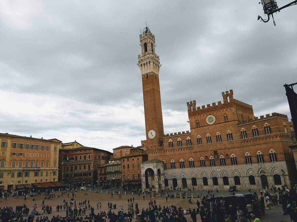 day trip to Siena with kids, Piazza del Campo